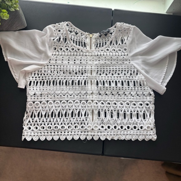 Womens Bebe White Crochet Lace Sheer Sleeve Top Size Medium - Picture 6 of 8